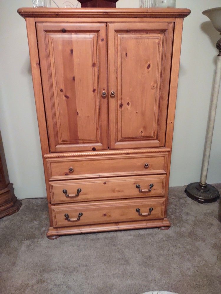 Timbercrest Armoire, Beautiful Craftsmanship , Slide-out Tray With TV, locking Drawer