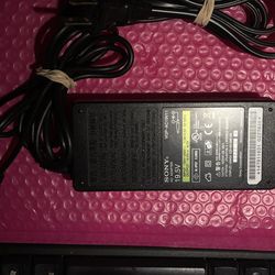 Genuine Sony 90 W 19.5 V 4.7 AC adapter VGP – A19V32