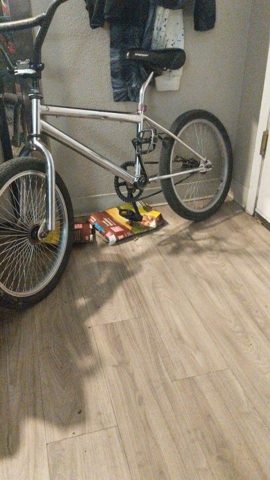 UNKNOWN BMX BIKE WITH 70 SPOKE RIMS