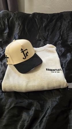 Set Urbano Exclusivo: Hoodie Essentials Fear of God + Gorra Bicolor