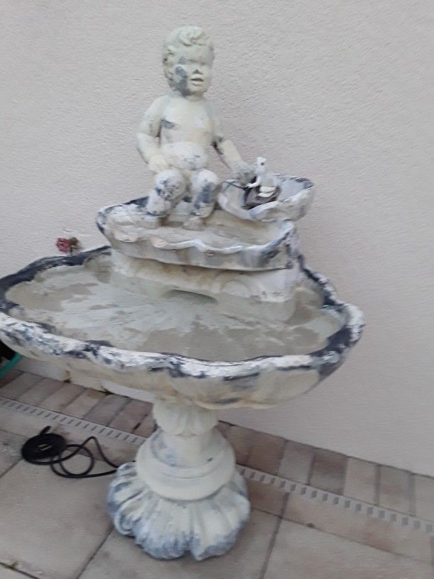 Huge Concrete 3 Piece Water Fountain In Weeki Wachee Spring Hill