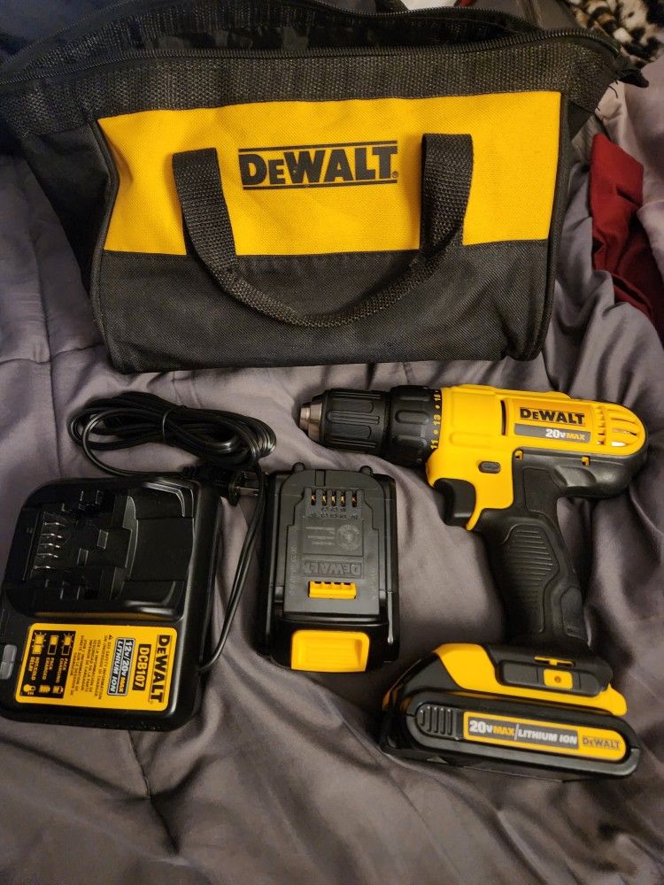 20vMax /lithium Ion DeWALT Drill