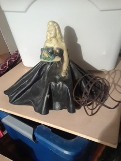 Working Vintage Chalkware Lamp