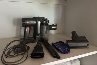 Dyson vaccum cleaner - for parts