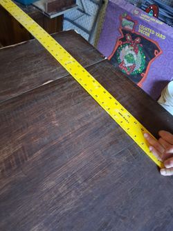 Dinning room table seats 6