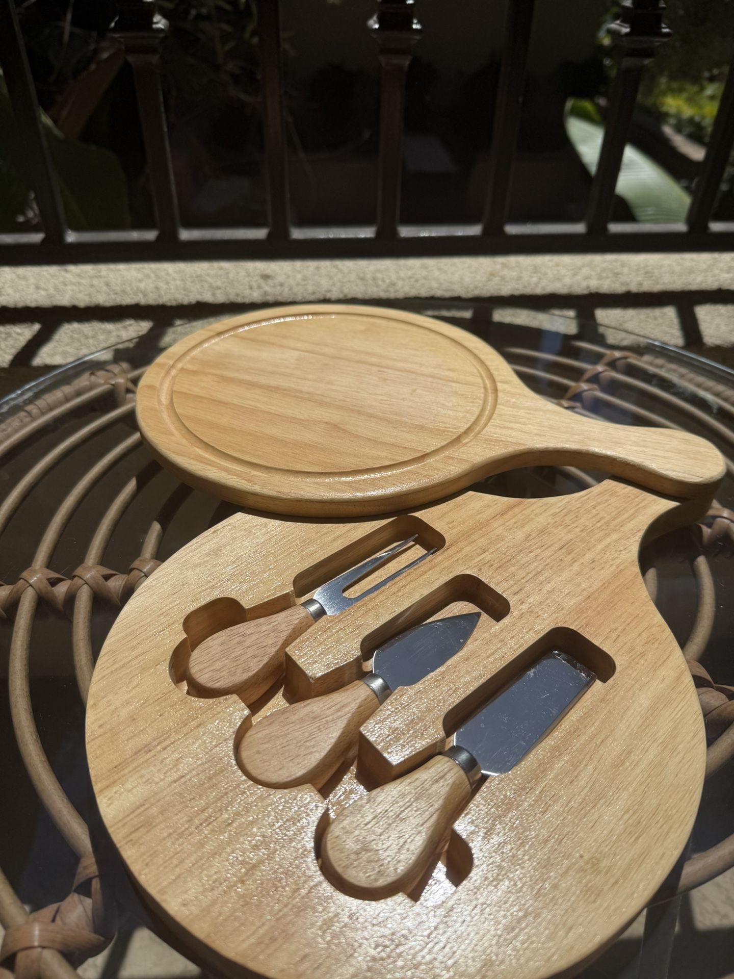 Round Cheese Board with Tools