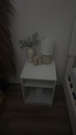 2 white stands!