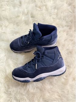 Air Jordan 11 Midnight Navy Velvet Women’s Size 9