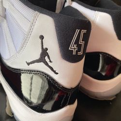 Jordan 11 Concords Size 9