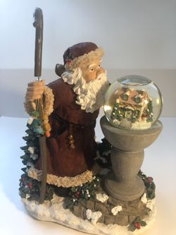 Pfaltzgraff Winterberry resin Santa music box