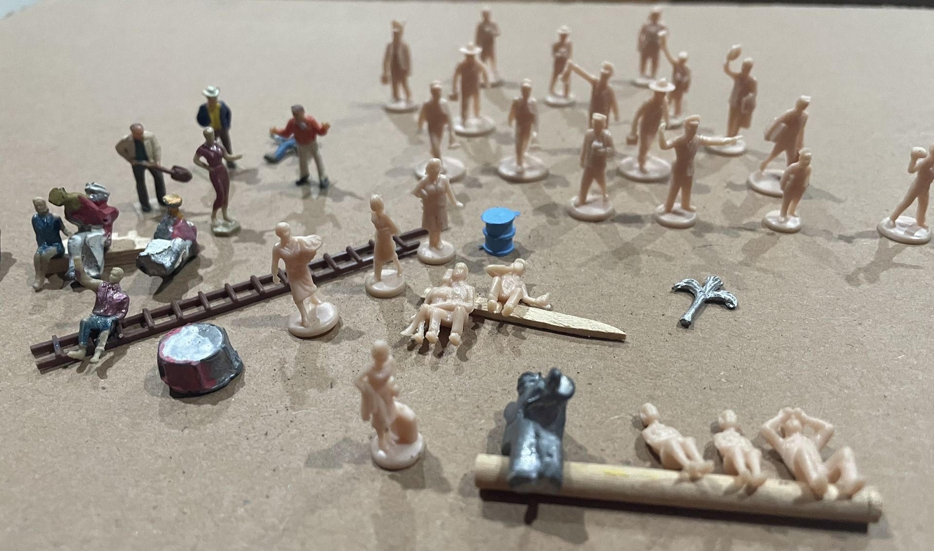 EVERYDAY TEENIE TINY ASSORTMENT Of People (38) Painted & Plain