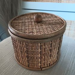 New Canister W/ Lid Woven Wicker Rattan Storage Boho Bohemian Home Decor Modern MCM Office Bathroom entry way for keys etc...great for small item stor