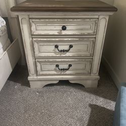*7 Piece Bedroom Set Like New Condition!
