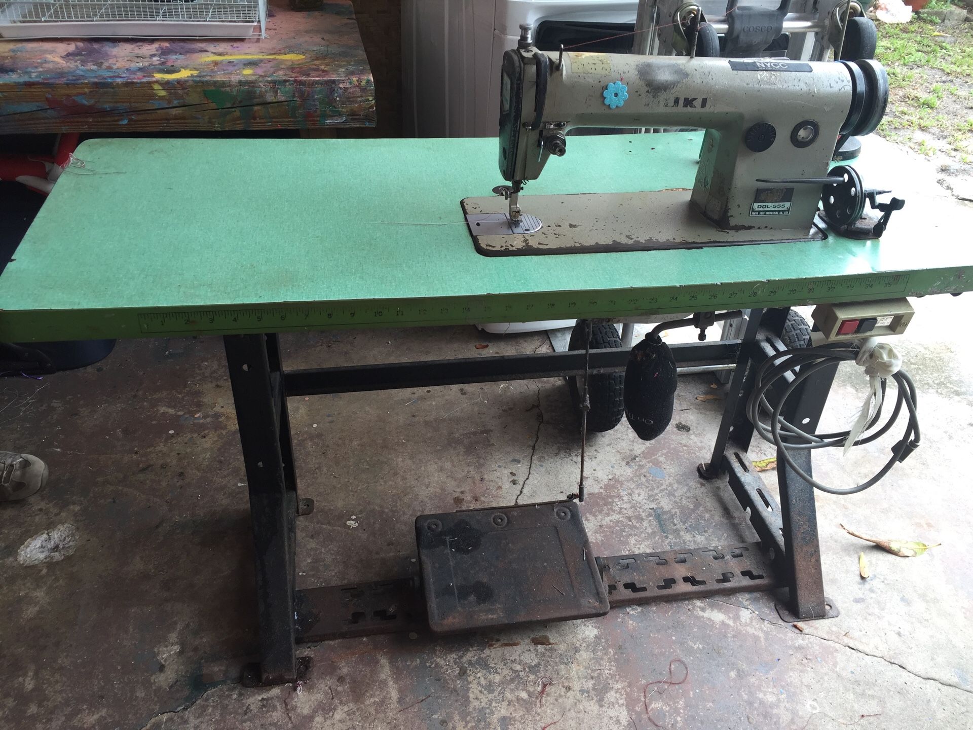 Tokyo Yuki Industrial Sewing Machine Model DDL-555