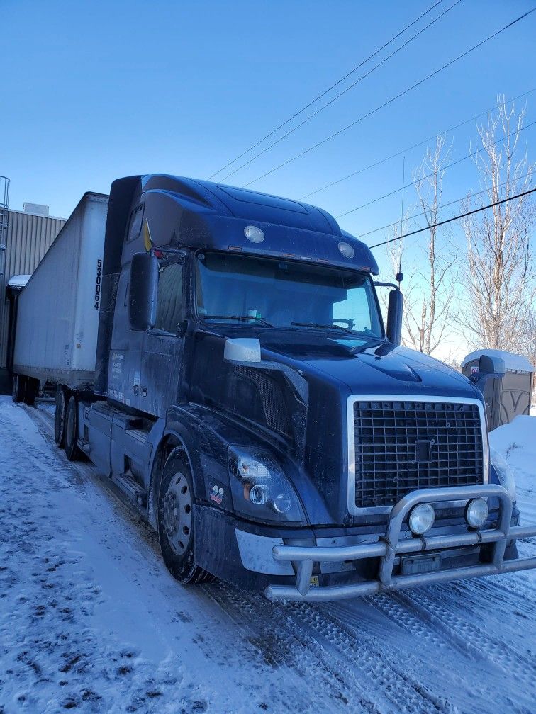 2005 Volvo VNL 670