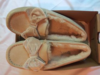 UGG beige shoes size 7 brand new