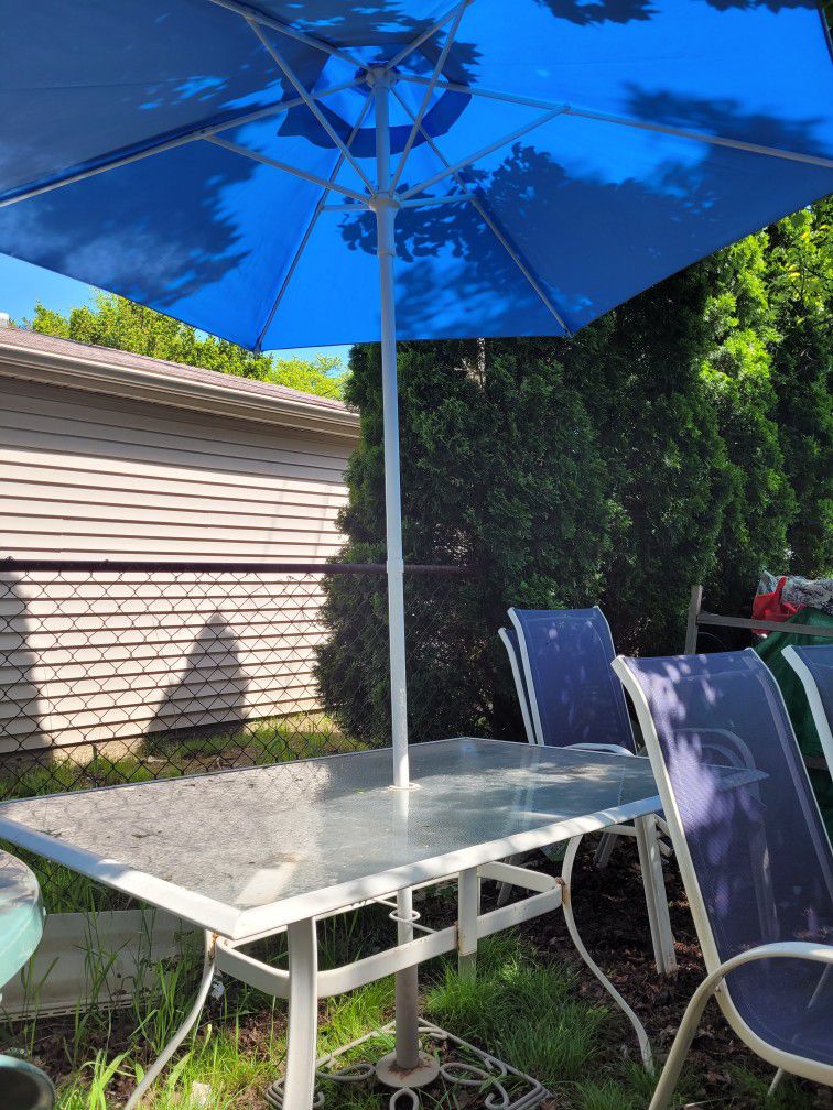 🪑🏖️🏊‍♀️ Outdoor Glass Table comes with four chairs and new umbrella🪑🏖️🏊‍♀️

