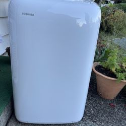 Toshiba Portable Air Conditioner 8,000 BTUs