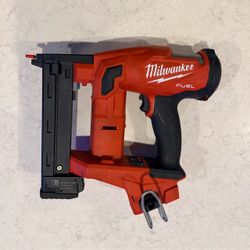 Shop Milwaukee M18 FUEL 18-Volt Lithium-Ion Brushless Cordless 18-Gauge 1/4 in. Narrow Crown Stapler (Tool-Only)