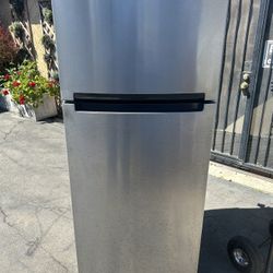 Whirlpool Refrigerator (Free Delivery)