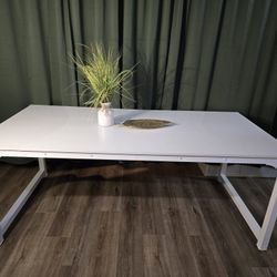 Escritorio Para OFICINA, MAQUINA DE COSER, MESA DE TRABAJO, COMERDOR LE CABEN  8 SILLAS