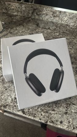 AirPods Max with Smart Case. Color is black (Quantity 1)