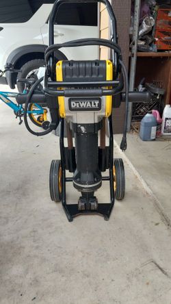 DEWALT JACKHAMMER FAIRLY NEW