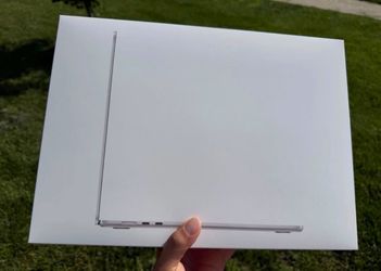 Apple - MacBook Air 15-inch Laptop - M5 chip with 10-core CPU and 10-core GPU - 16GB Memory - 512GB SSD