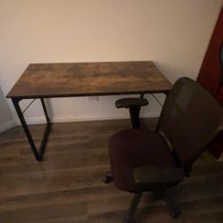 Study Desk With Rolling Chair