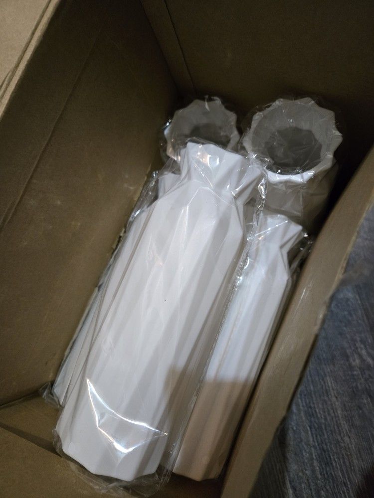 7 Pack Plastic White Flower Vases, for Center Wedding Party Living Room Décor