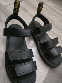Kids Dr. Martens sandals