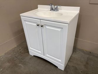 GLACIER BAY White Single Sink Bathroom Vanity with Silver Hardware