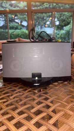 Bose SoundDock Series III Speaker Dock with Remote and Power Adapter Lightning