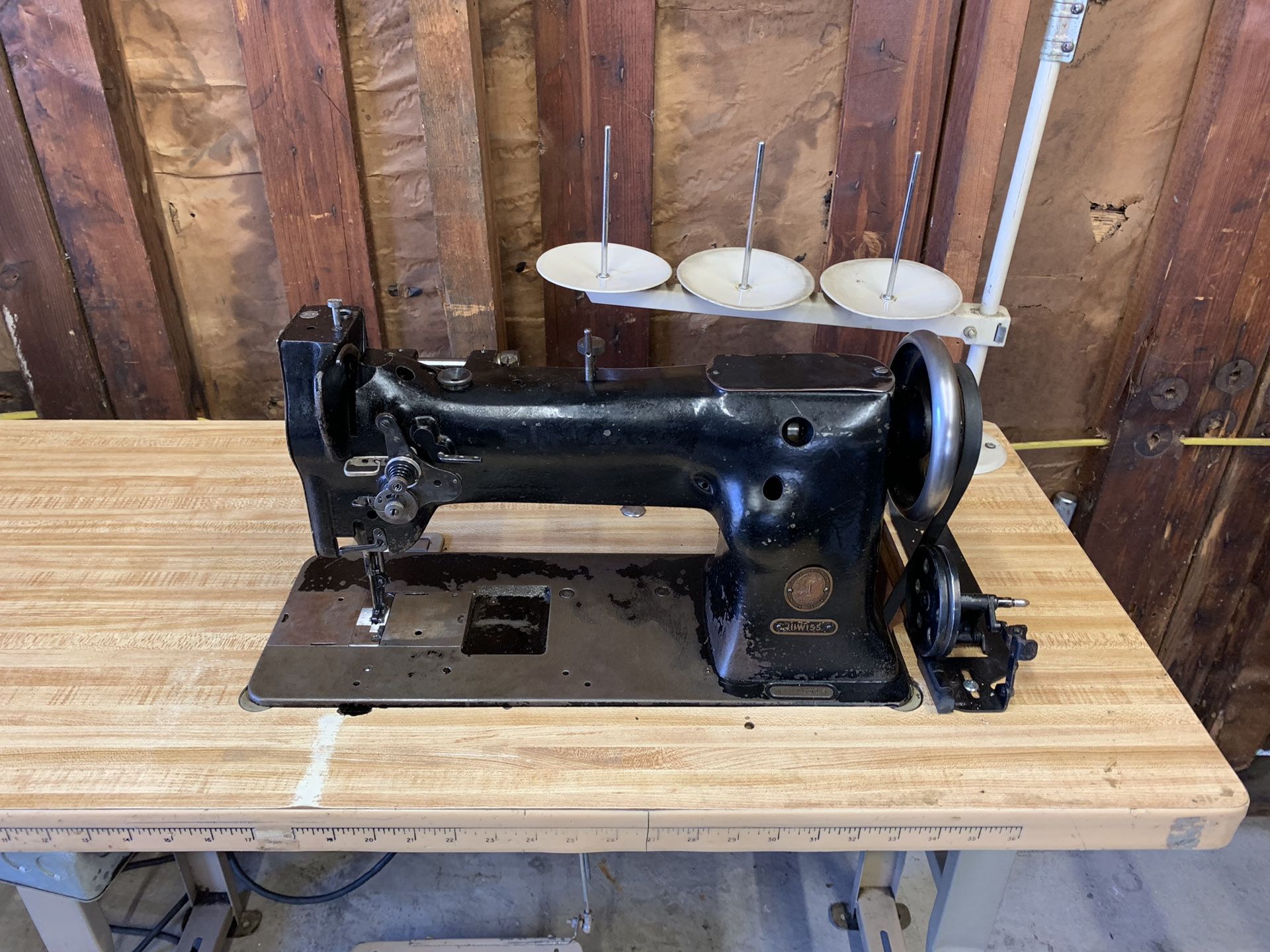 Singer 111w155 industrial walking foot sewing machine for Sale in La