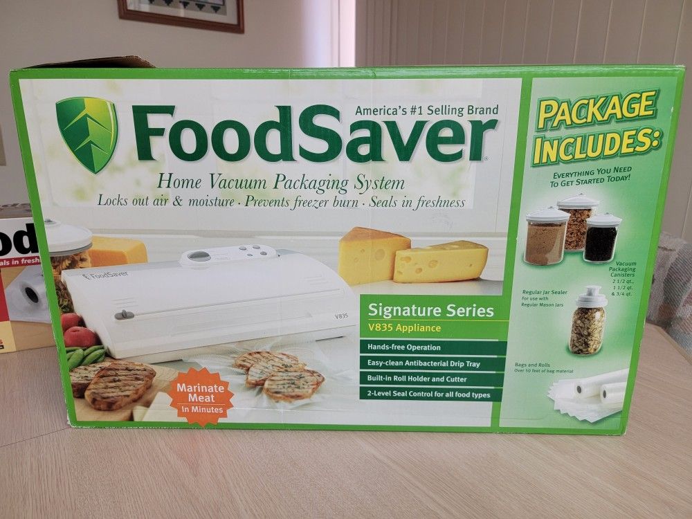 FoodSaver Vacuum Sealing System Singature Series V835