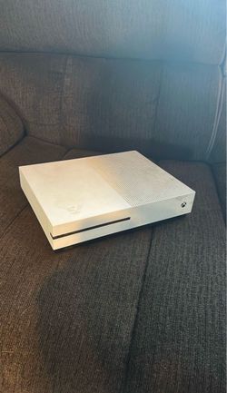 Xbox one s with controller