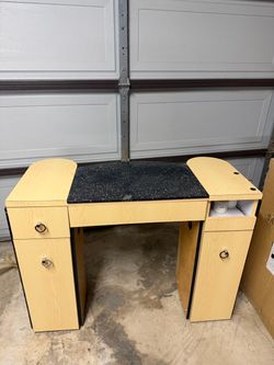 Manicure desk