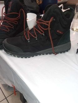 Sz 11 Columbia Hiking Shoe Almost New !