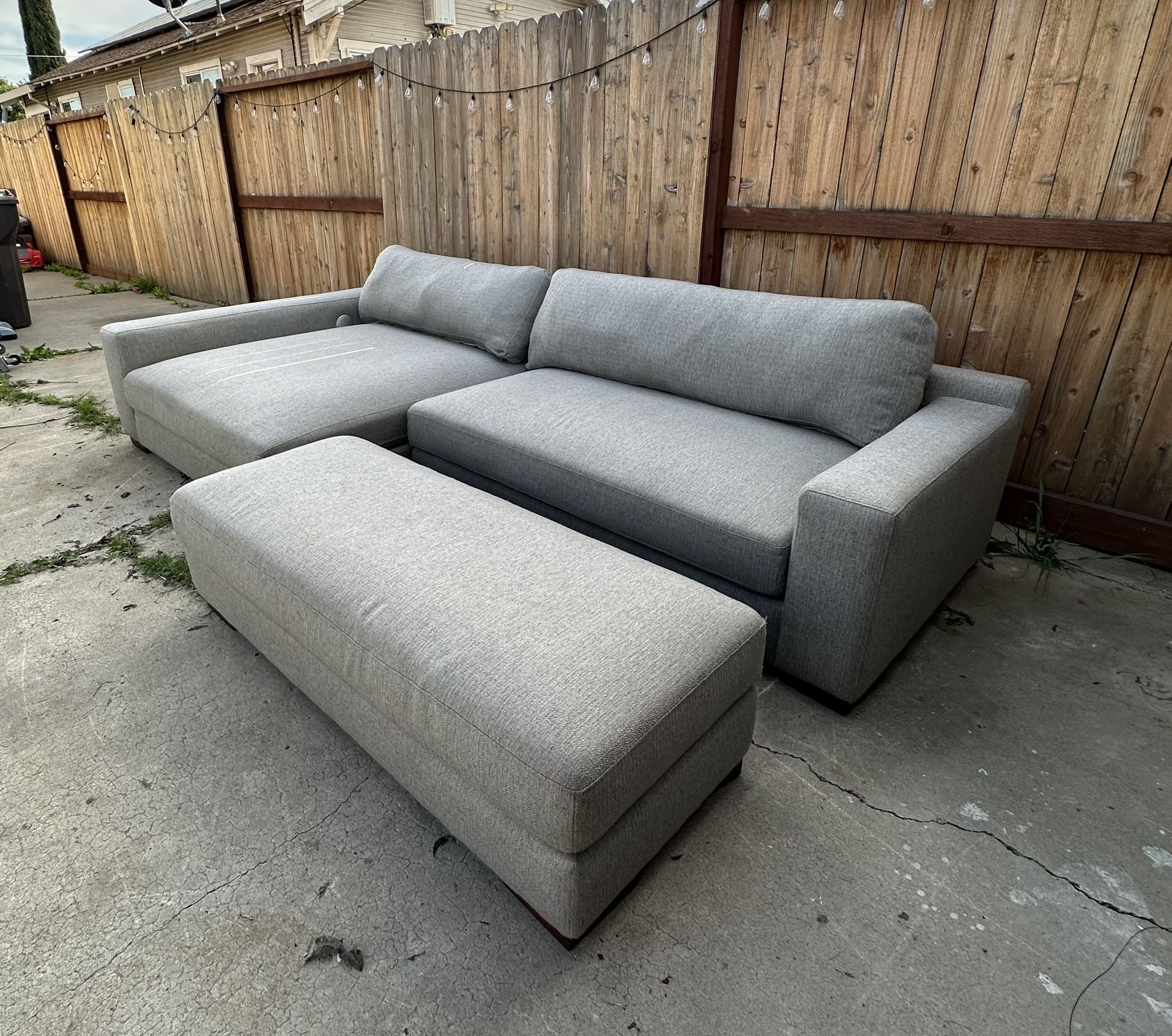 FREE DELIVERY!! Grey Sectional Couch with Ottoman