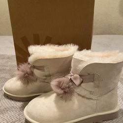 UGG NEW BOOTS SIZE 9
