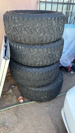 35x12.50R22 Tires