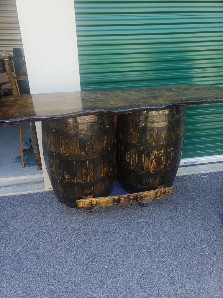 Whiskey Barrel Bar Set 