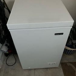 For Sale Magic Chef 3.5 cu ft Chest Freezer