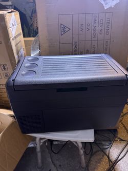 Car refrigerator