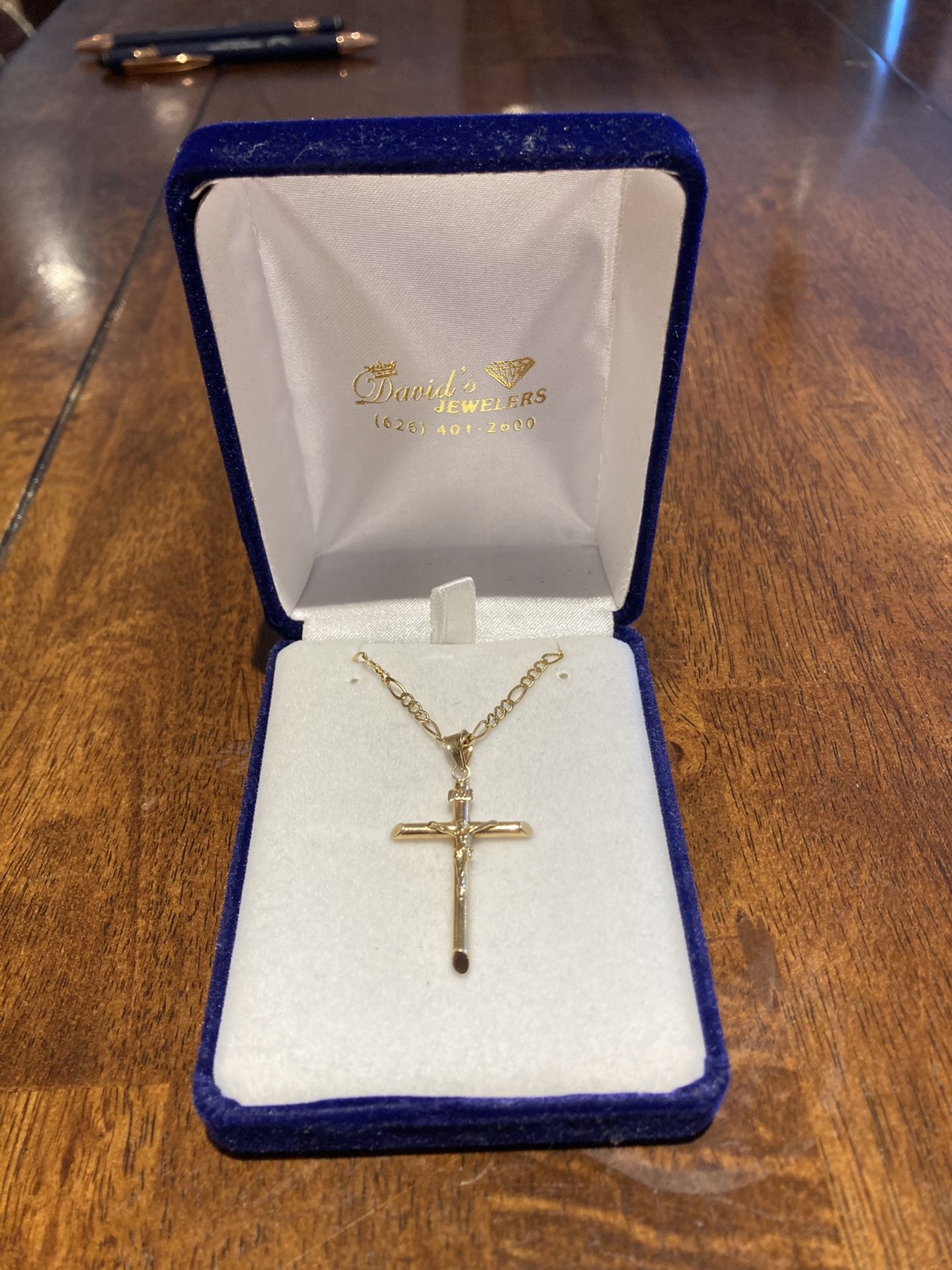 14k Gold Fígaro Chain And Crucifix 