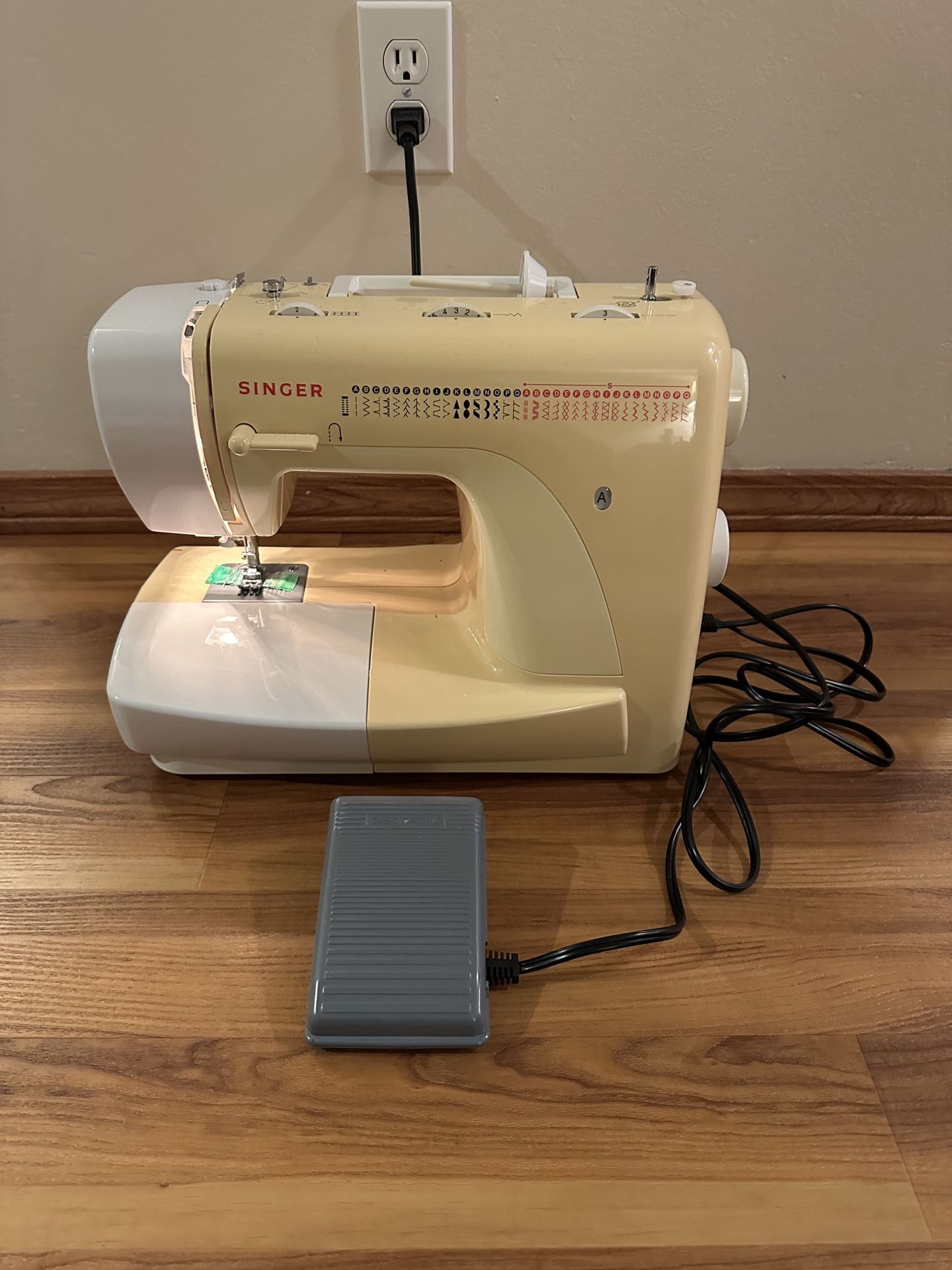 Singer Sewing Machine for Sale in Everett, WA OfferUp