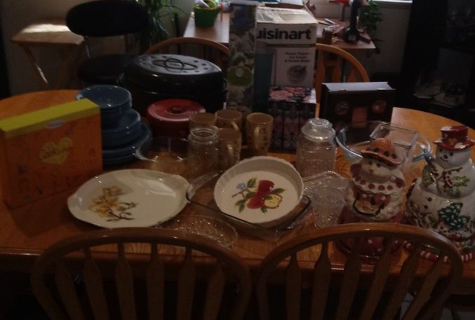 Dishes,cookie jars,photo books,players,and more.
