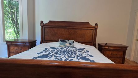 Traditional Solid Wood King Sleigh Bedroom Set – King Bed + 2 Nightstands