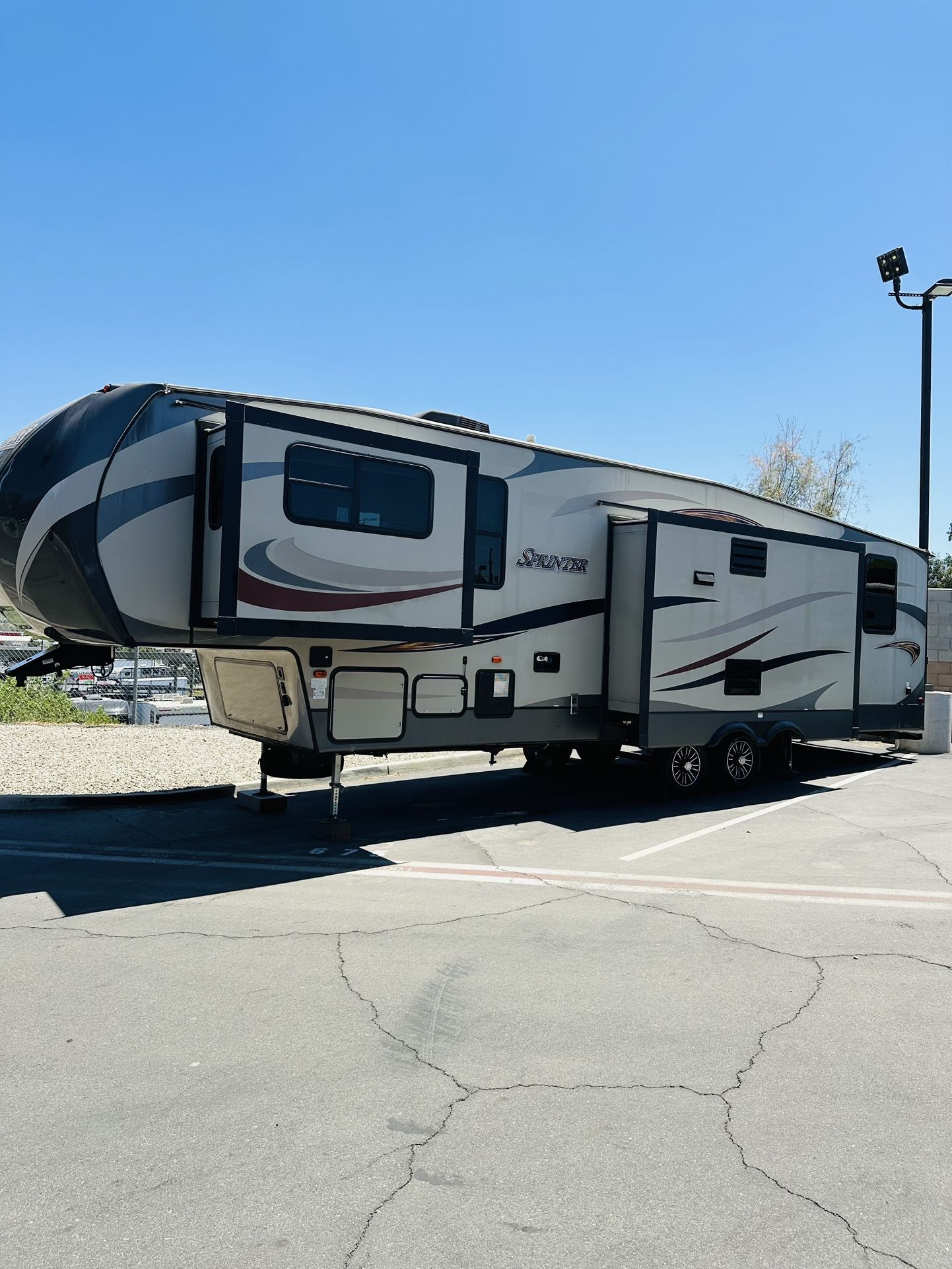 2017 Keystone Sprinter Fifth Wheel Travel Trailer With 4slideouts
