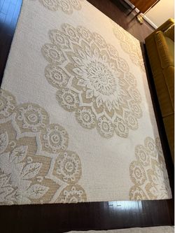 Large Cream & Beige Medallion Area Rug – Excellent Condition